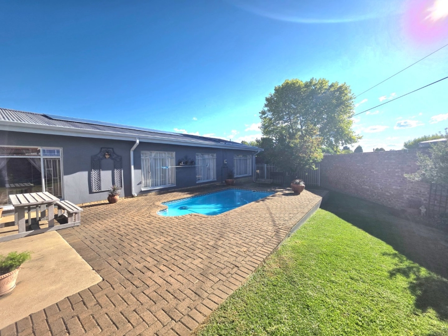 4 Bedroom Property for Sale in La Provance Free State